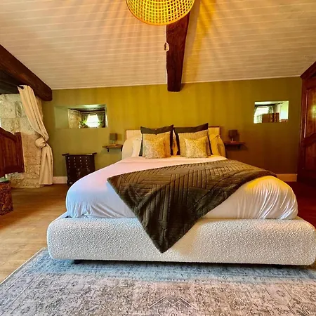 Maison De Lolivier- *