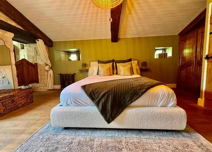 Maison De Lolivier- *